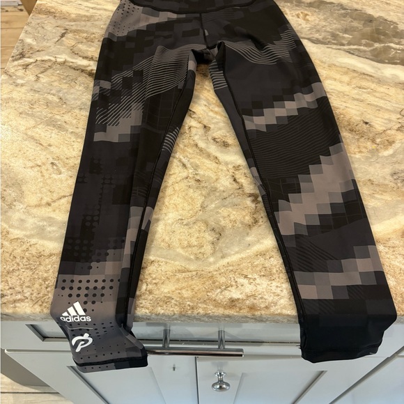 Adidas Peleton leggings like new! - Picture 2 of 4